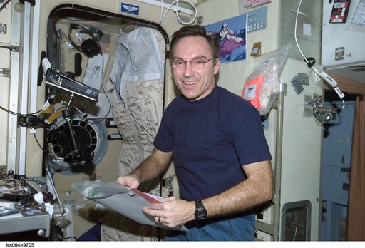 iss004e9705