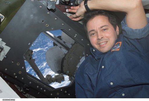 iss004e9992