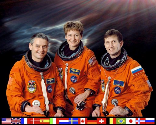 Official portrait of the ISS Expedition Five crewmembers