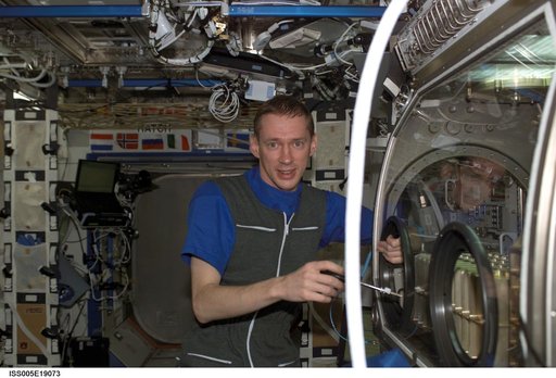 DeWinne of ESA works with experiments housed in the MSG in the U.S. Laboratory