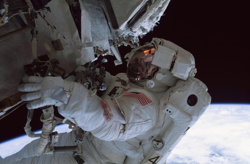Pettit works on the ISS during EVA on Expedition Six