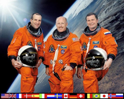 Official portrait of the ISS Expedition Six crewmembers