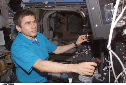 Expedition Seven Malenchenko performs scheduled proficiency operation with the SSRMS