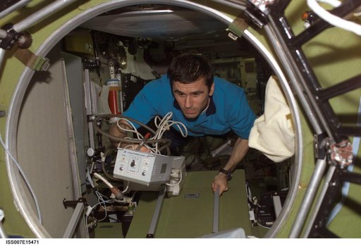 Malenchenko with hardware for checkout of Orlan suits