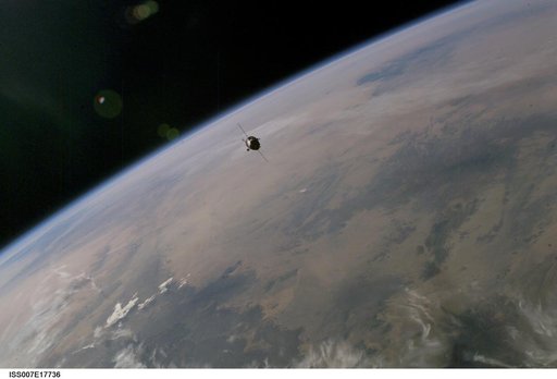 Soyuz TMA-3/7S approach