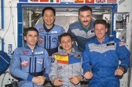 Expedition 7 and Expedition 8 on-orbit crew portrait