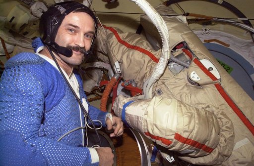 Kaleri during Orlan suit dry run in Pirs DC during Expedition 8