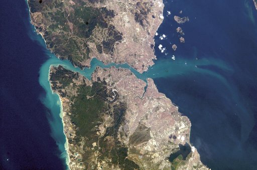 Crew Earth Observations (CEO) taken during Expedition 8