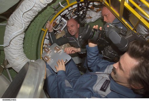 Expedition 9 crew greeted by Expedition 8 crew upon arrival to ISS