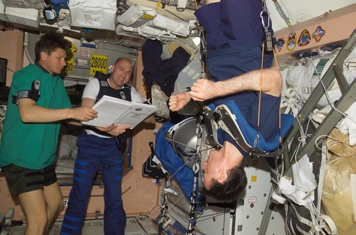 Padalka and Kuipers review a procedures book in Node 1 as Foale looks on during EXP 9 / EXP 8