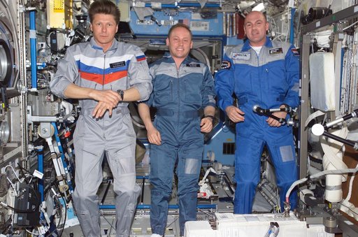 Padalka, Fincke, and Kuipers pose in the U.S. Lab during EXP 9 / EXP 8