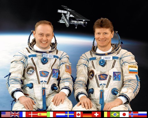 Expedition 9 crew portrait