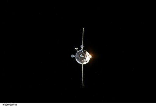 Progress 14P approaches the ISS during Expedition 9