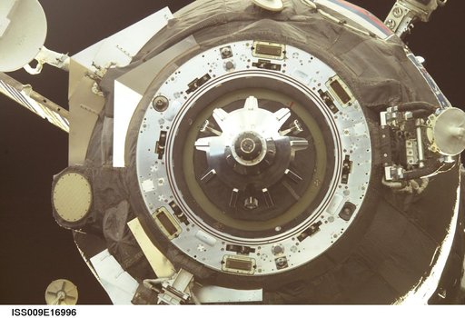 Progress 14P separates from the ISS during Expedition 9