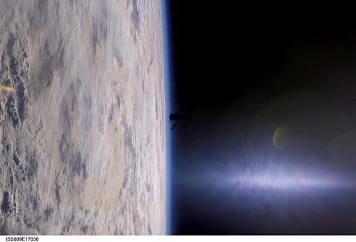 Progress 14P separates from the ISS during Expedition 9