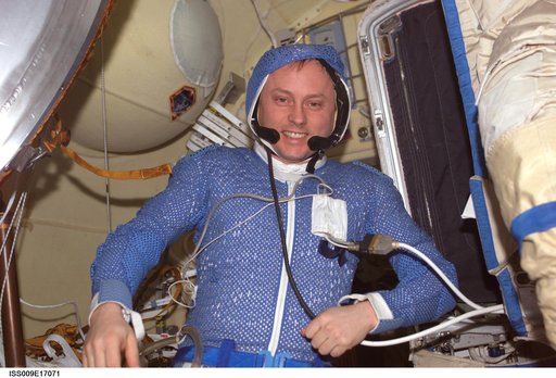Fincke wears the LCVG during Orlan suit checkout in the DC during Expedition 9