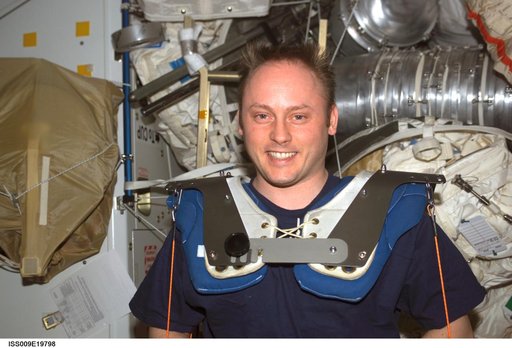 Fincke exercises on the RED in the Node 1 module during Expedition 9