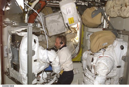Fincke conducts cooling tests on EMU during repair operations in the A/L on Expedition 9