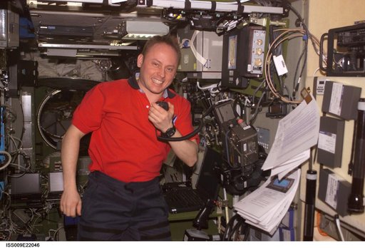 Fincke talks on the ISS HAM Radio in the SM during Expedition 9