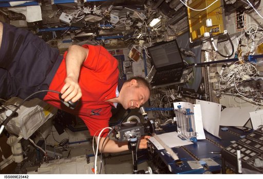 Fincke works on the CFE set up on the MWA in the U.S. Lab during Expedition 9