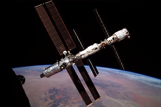 Expedition One crew flyaround of ISS