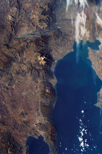 Earth Observations taken by the Expedition 10 crew