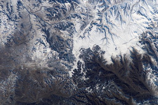 Earth Observations taken by the Expedition 10 crew