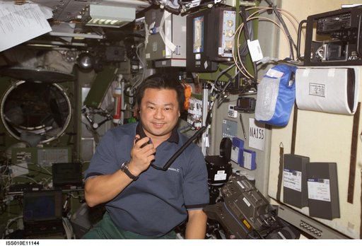 Chiao uses a handheld communicator in the SM during Expedition 10