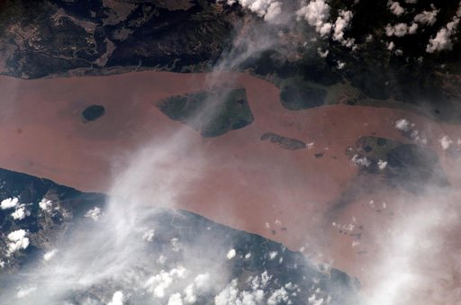 Earth Observations taken by the Expedition 10 crew