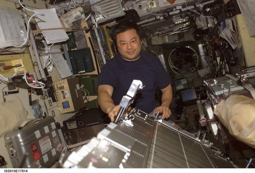 Chiao performs in-flight maintenance on the TVIS in the SM during Expedition 10