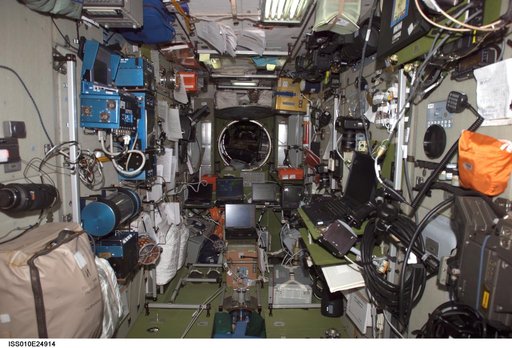 Interior view of SM during Expedition 10 / Expedition 11
