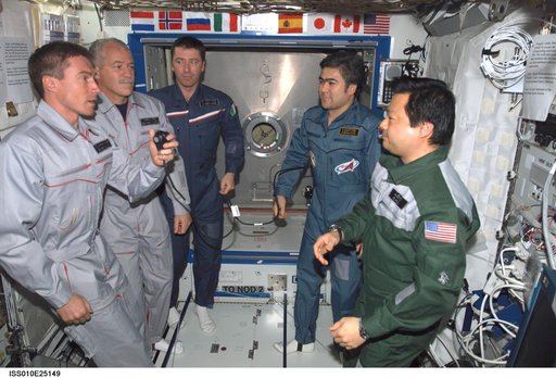 Expedition 10 and 11 Crewmembers in the U.S. Laboratory
