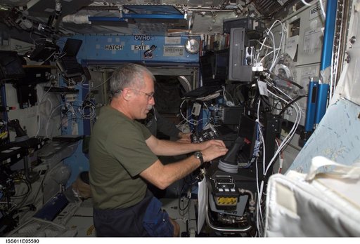 Phillips and Krikalev  in U.S. Laboratory during SSRMS proficiency training