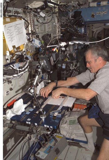 Phillips works on MFMG (Miscible Fluids in Microgravity) payload activities