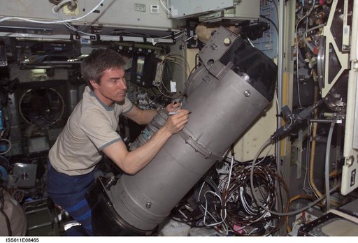 Krikalev with failed Elektron Liquid Unit #6 (BZh-6)