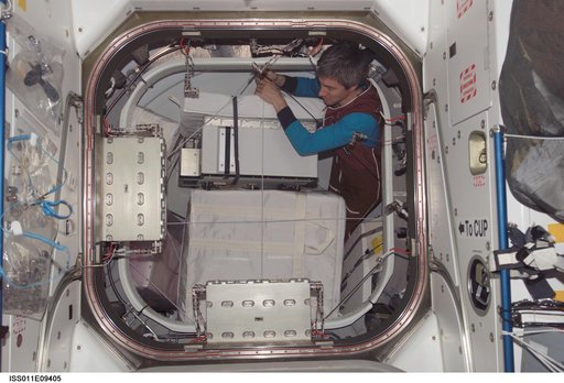 Krikalev in PMA - 3