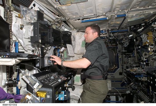 Kelly at SSRMS controls in U.S. Laboratory