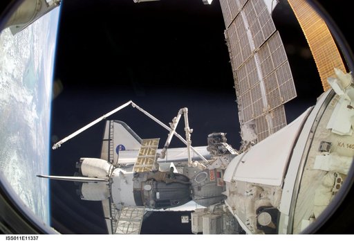 Orbiter Discovery seen during rendezvous