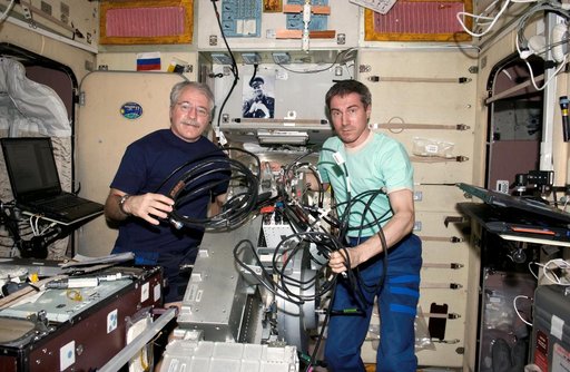 Krikalev and Phillips with TVIS hardware in Zvezda