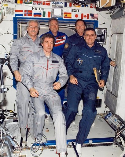 Expedition 11 and Expedition 12 on-orbit crew portrait