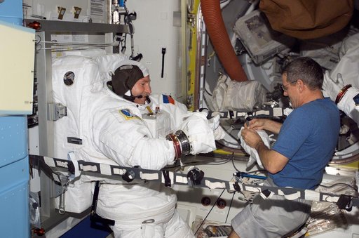 Tokarev and McArthur conduct an EMU don/doff practice during Expedition 12