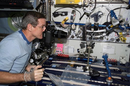 McArthur photographs BCAT-3 samples during Expedition 12