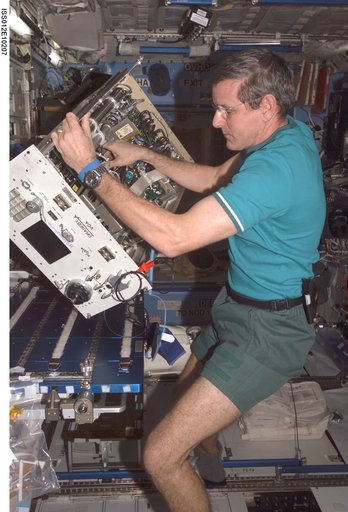 McArthur prepares to replace the top panels on the VOA during In-flight Maintenance on Expedition 12