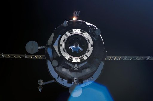 Progress Spacecraft docks with the ISS during Expedition 12