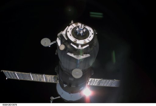 Progress Spacecraft docks with the ISS during Expedition 12