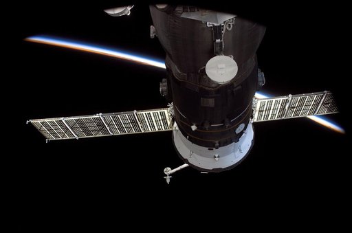 Progress Spacecraft docks with the ISS during Expedition 12