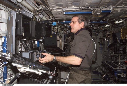 McArthur works at the RWS surveying the ACBM during Expedition 12