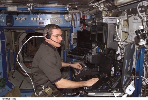 McArthur works at the RWS surveying the ACBM during Expedition 12