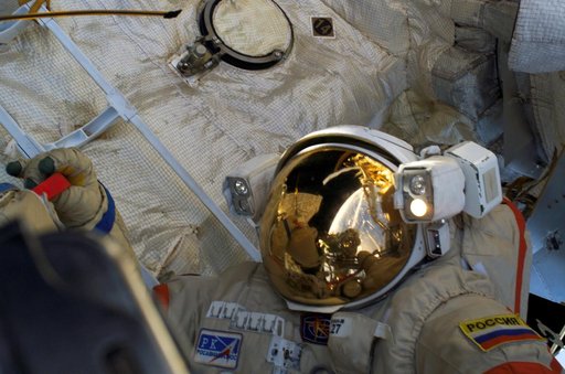 Tokarev outside the ISS during the second EVA on Expedition 12