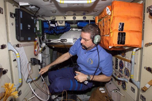 McArthur talks on the ARISS HAM Radio during Expedition 12
